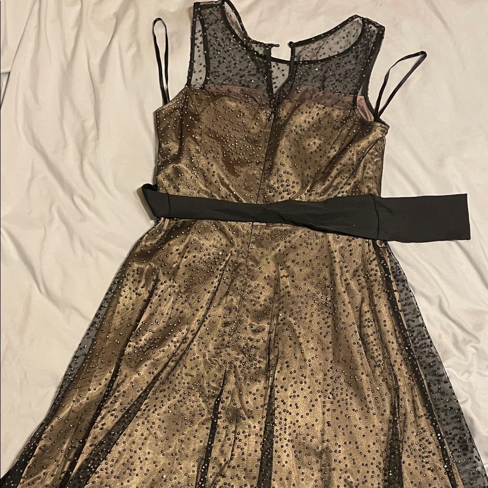 Jessica Howard Elegant Gold and Black Prom Dress